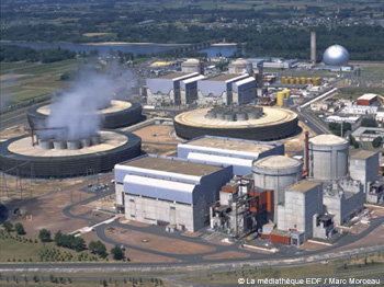 Photo d'aéroréfrigérants de la centrale nucléaire de Chinon (Indre-et-Loire)