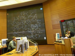 Photo de la salle de dispatching du CNES